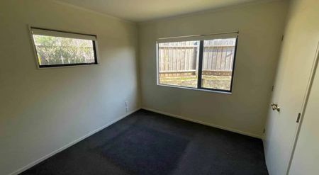 PRIME LOCATION - 4 BEDROOMS!!!! - Photo 3