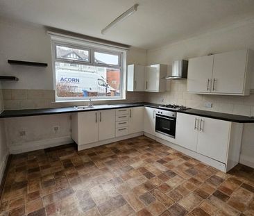 2 Bed Flat, Moorside Road, M7 - Photo 2