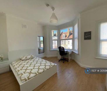 1 bedroom in a flat share to rent - Photo 1