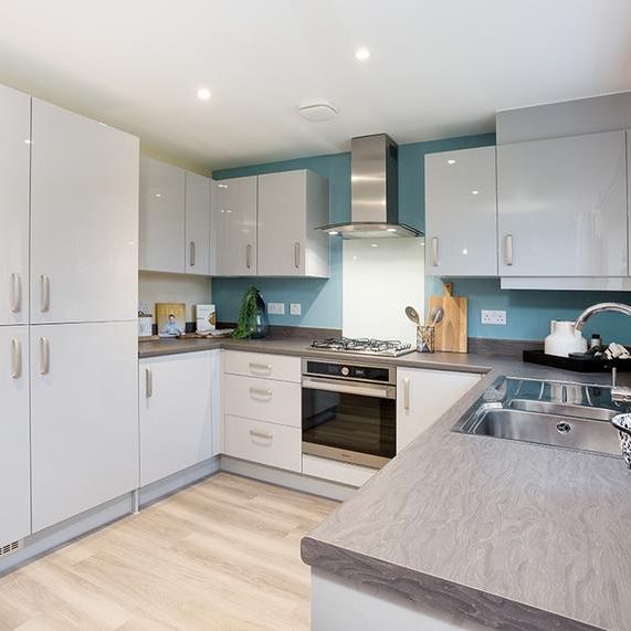 3 bedroom semi-detached house to rent - Photo 1