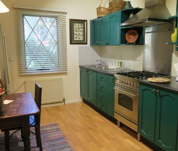 Elegant Cottage, Close to Town. - Photo 1