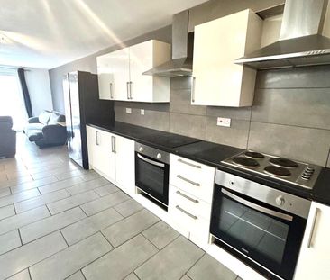 11 Bedroom Student Home – Llanbleddian Gardens - Photo 2