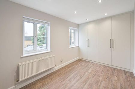 4 bedroom terraced house to rent - Photo 5