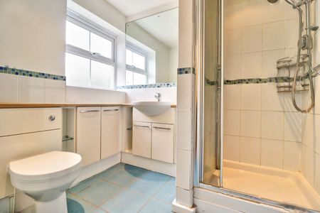 4 bedroom semi detached house to rent - Photo 5