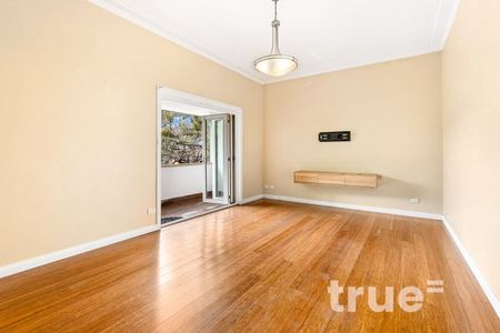 ELECTRICITY INCLUDED = MODERN APARTMENT IN PRIME LOCATION - Photo 4