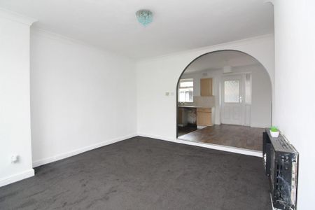 3 bedroom semi-detached house to rent - Photo 2