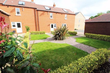 2 bedroom terraced house to rent - Photo 4