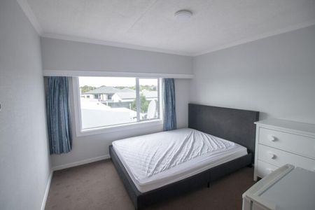 Room for rent in Shared housing - Photo 5