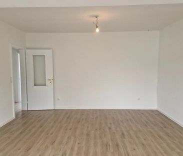 Sanierte 3-Zimmer-Wohnung in Ortsrandlage *Balkon *Carport - Photo 1