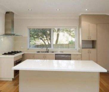 40 St Georges Crescent, Ashburton. - Photo 1