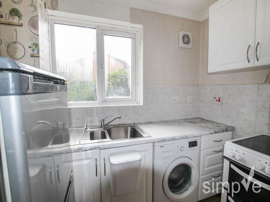 1 bedroom ground floor flat to rent - Photo 1