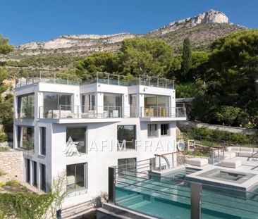 À seulement quelques pas de la plage, cette magnifique Villa b - Photo 6