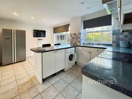 Coniston Close, Farnborough, GU14 - Photo 4