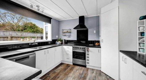 Three Bedroom with Charm - Photo 1