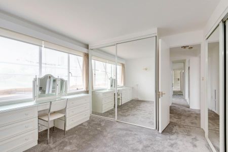 3 bedroom flat to rent - Photo 4