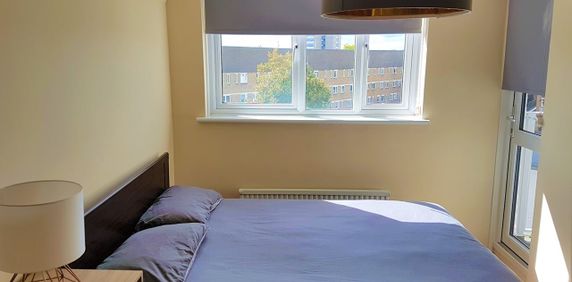 Bedsit, Lucey Way, SE16 - Photo 2