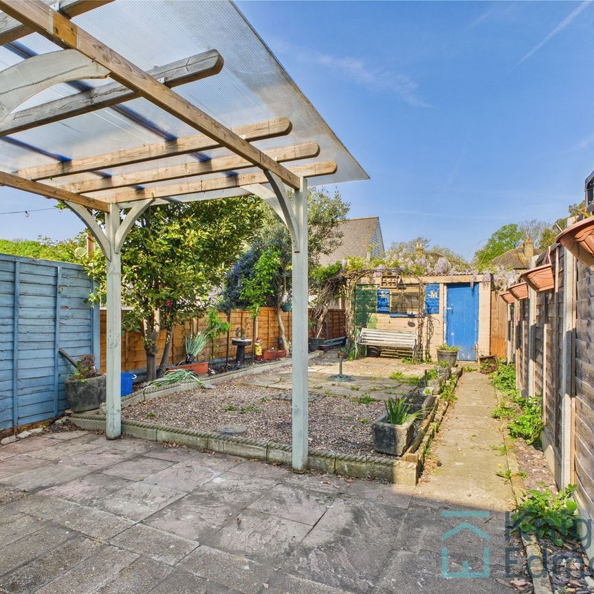 2 bed mid-terraced house to rent in Fox Street, Gillingham, ME7 - Photo 1