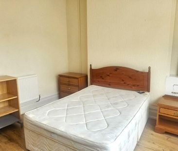 6 bedroom terraced house to rent - Photo 4