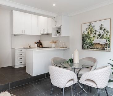 Sun-Drenched Designer Terrace with Courtyard - Photo 3