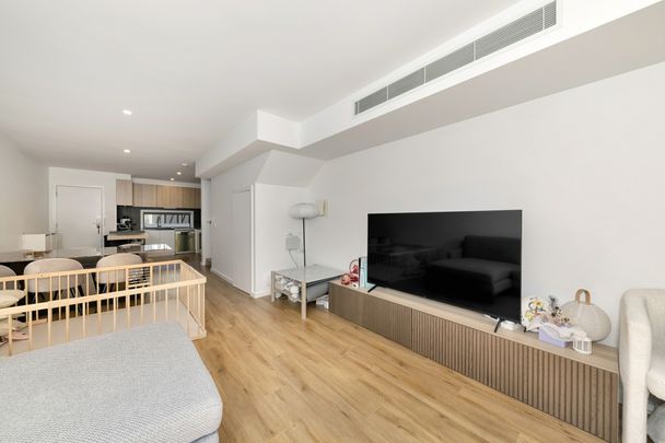 Stylish Townhouse In O'Connor - Photo 1