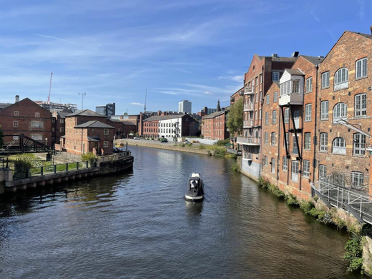 UNIQUE RIVERSIDE PROPERTY FOR RENT IN THE CENTRE OF LEEDS - Photo 1