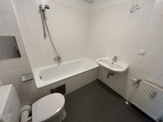 *MODERNE NEUBAU-GARÇONNIÈRE* - Helle Wohnküche & TOP-Anbindung - Foto 1