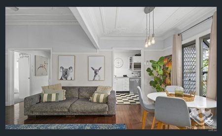 Airconed Fully Refreshed Family Home | Prime Holland Park Location | $730 Per Week - Photo 3