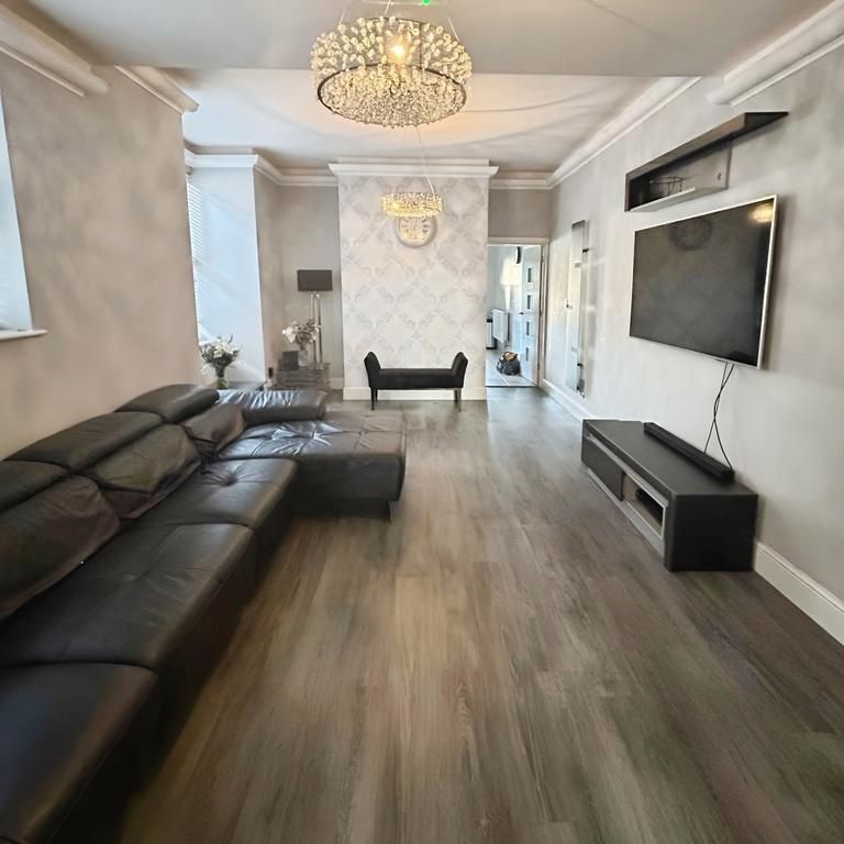 1 bedroom in a house share to rent - Photo 1
