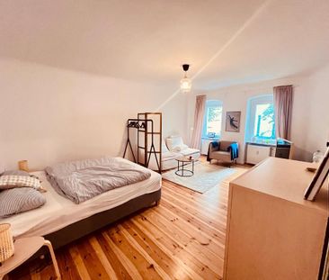 JANUAR | Stilvoll sanierte Altbauwohnung frei ab 29.12-31.01.2026 - Photo 1