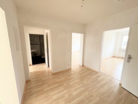 Gepflegte Drei-Zimmerwohnung mit modernem Duschbad und Balkon - Photo 3