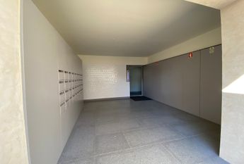 Apartamento T1 para Arrendamento com Varanda e Lugar de Estacionamento em Paranhos