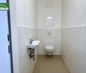 Helle 4-Zimmer-Wohnung mit Balkon in ruhiger Innenhoflage - ab sofort bezugsbereit! - Photo 1