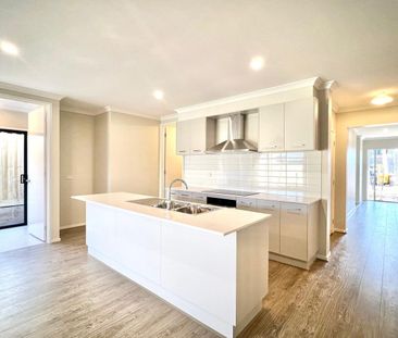 20 Notch Road, Sunbury, Vic 3429 - Photo 2