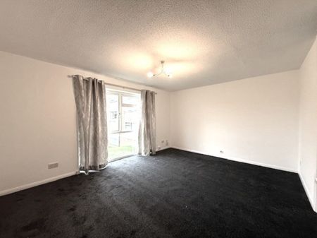 1 bedroom Flat - Woburn Close, Stevenage - Photo 2