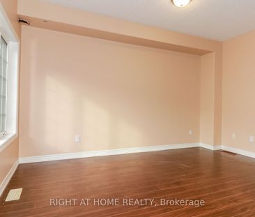 Townhouse For Lease | S7356336 - Photo 6