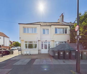 Marvels Lane, London, SE12 - Photo 2