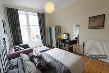 3 bedroom flat to rent - Photo 3
