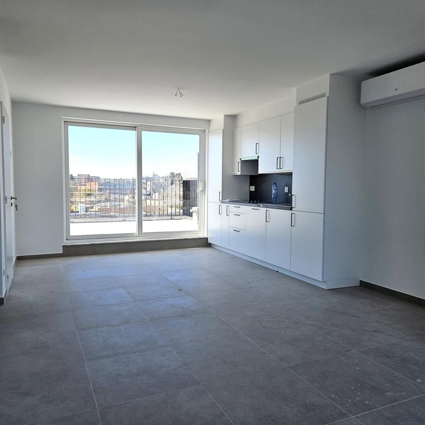 Gerenoveerd appartement, 2 slaapkamers en groot zonneterras - Foto 1