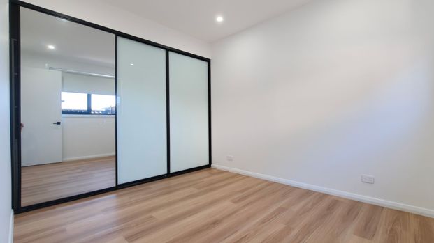 Modern Comfort & Convenience – Stylish 2 Bedroom Granny Flat in The Gables - Photo 1