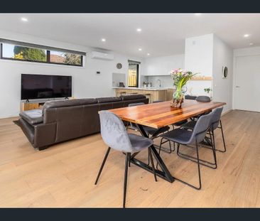 Stylish Coastal Townhouse - Just 300m to the Beach - Photo 1