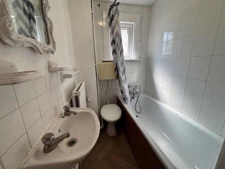 Flat to rent - Grove Vale, London, SE22 - Photo 4
