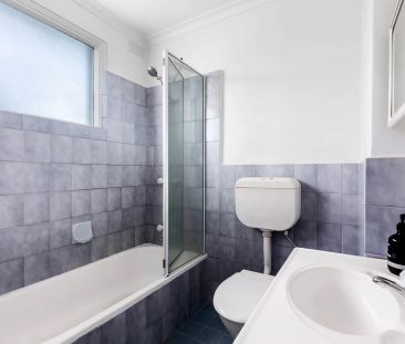 Sunny apartment near Elwood village - Photo 3