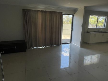 Air-conditioned studio apartment in great location - Photo 2