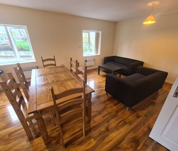 4 Bed - Flat 1, 17a Stonegate Road, Leeds - LS6 4HZ - Student/Profe... - Photo 2