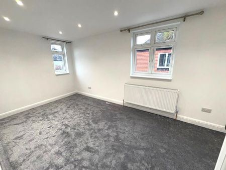 4 bedroom semi-detached house to rent - Photo 5