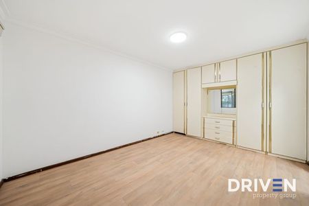 Spacious Family Home With Recent Renovations! - Photo 2