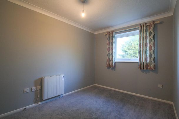 Forth Close Caister, Great Yarmouth - Photo 1