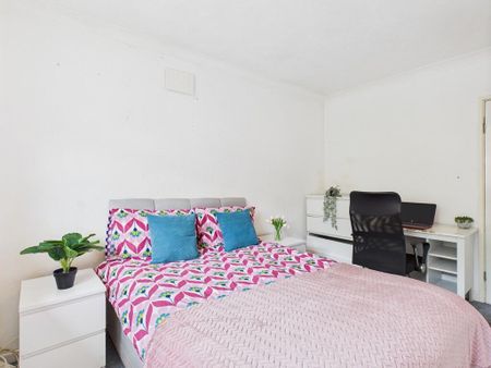 5 bedroom semi-detached house to rent - Photo 5