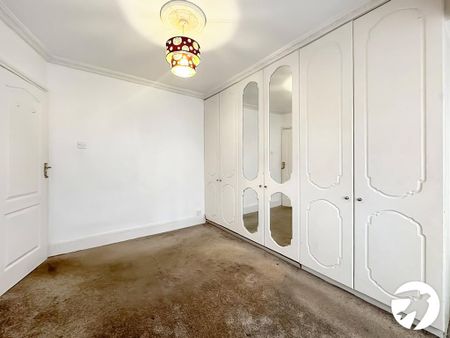 4 bedroom semi-detached house to rent - Photo 4