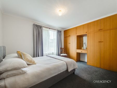 Tidy Two Bedroom Brick Home - Photo 3